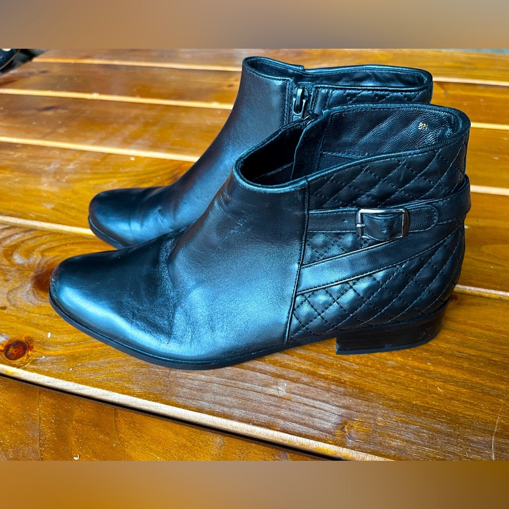Vaneli reanne leather quilted buckle ankle boots